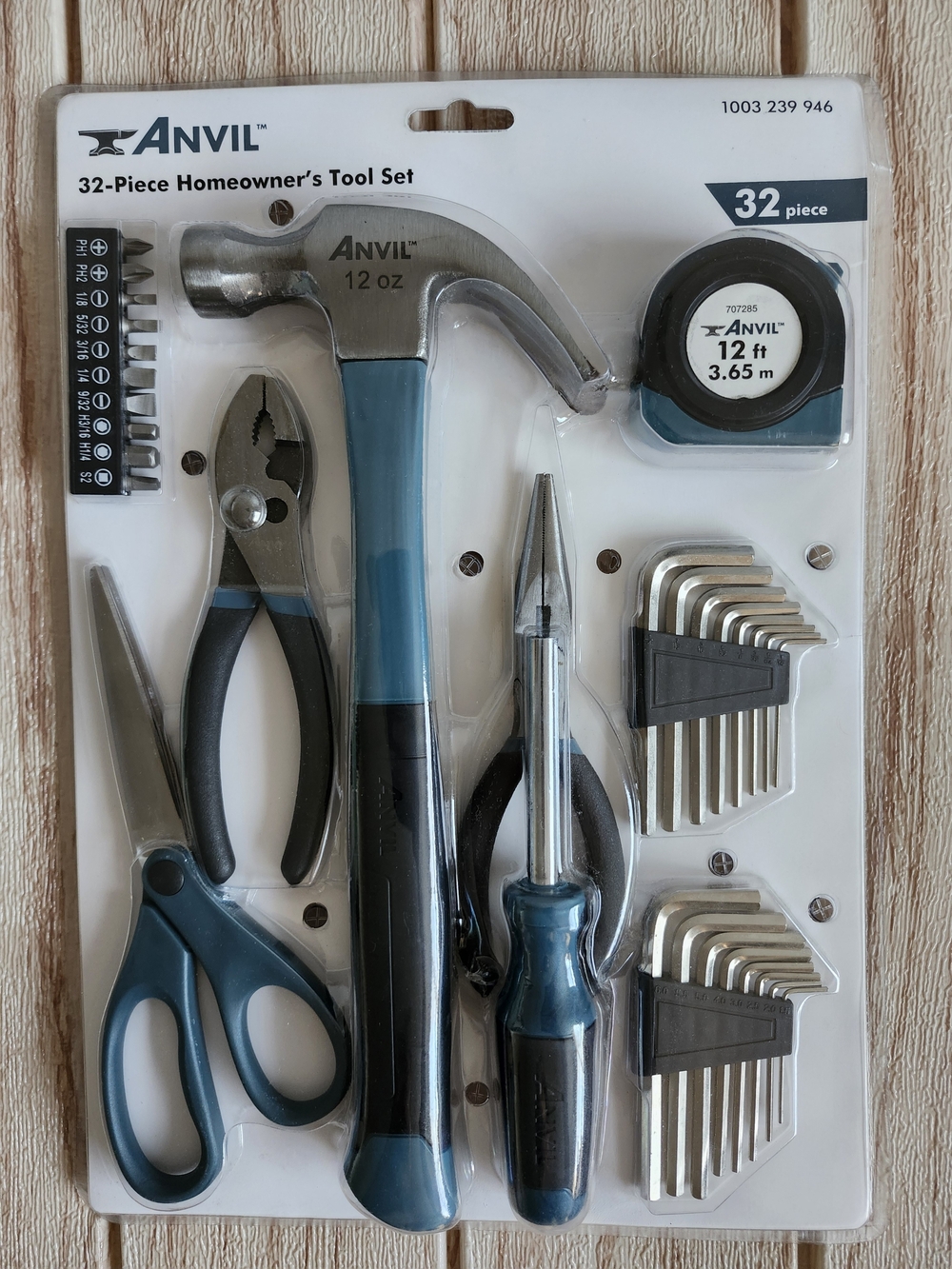 New Anvil 32-Piece Homeowner's Hand Tool Set - Teal & Black